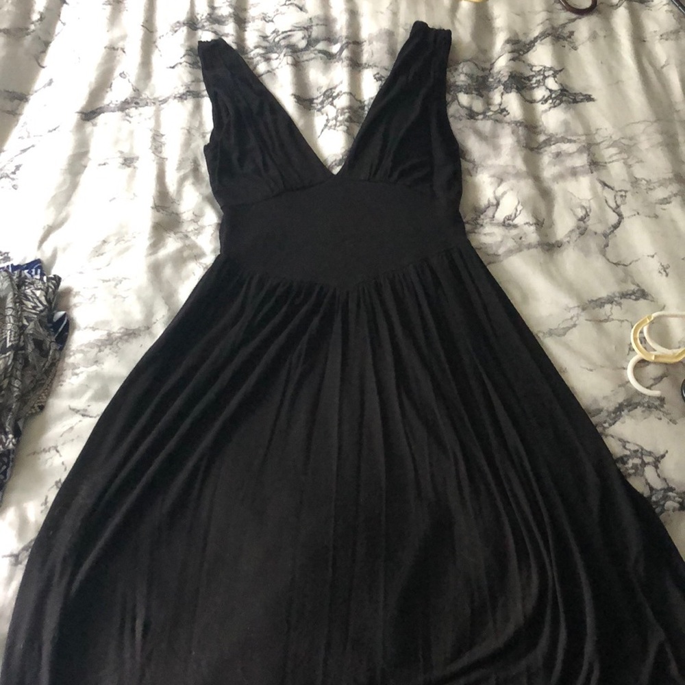 TRADED Black low cut dress - Picture 4 of 7